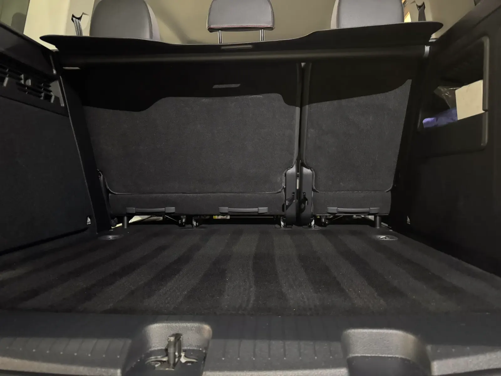Kofferraum eines Ford Tourneo nach der Aufbereitung