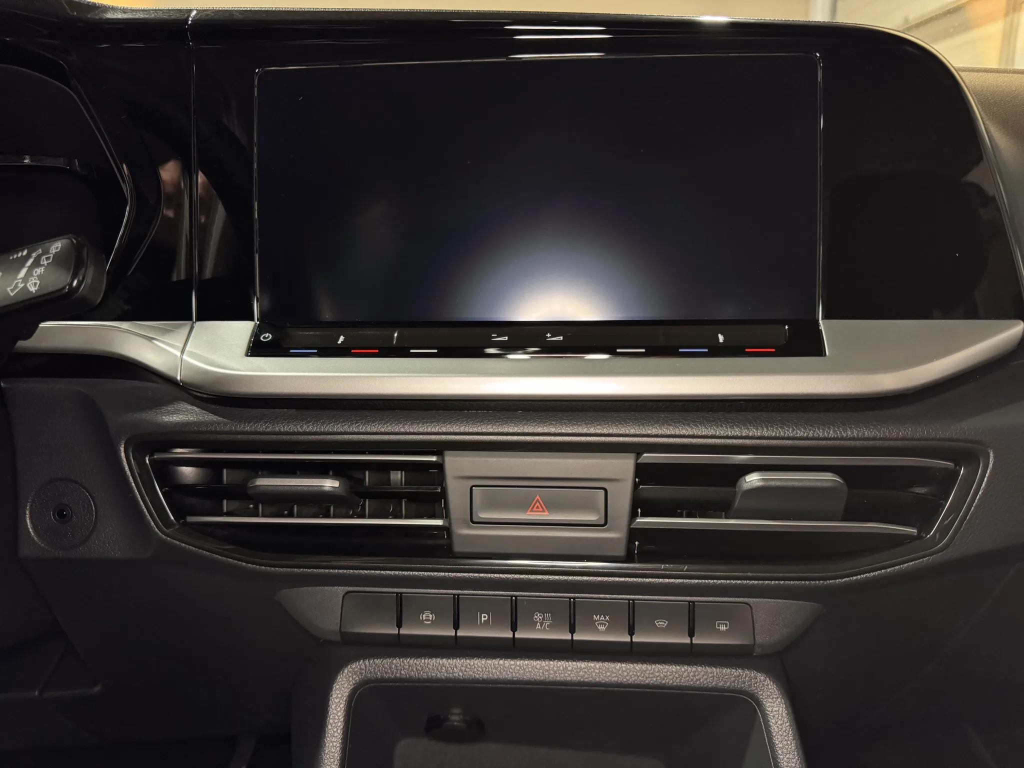 Display Reinigung Auto Ford Tourneo vorher