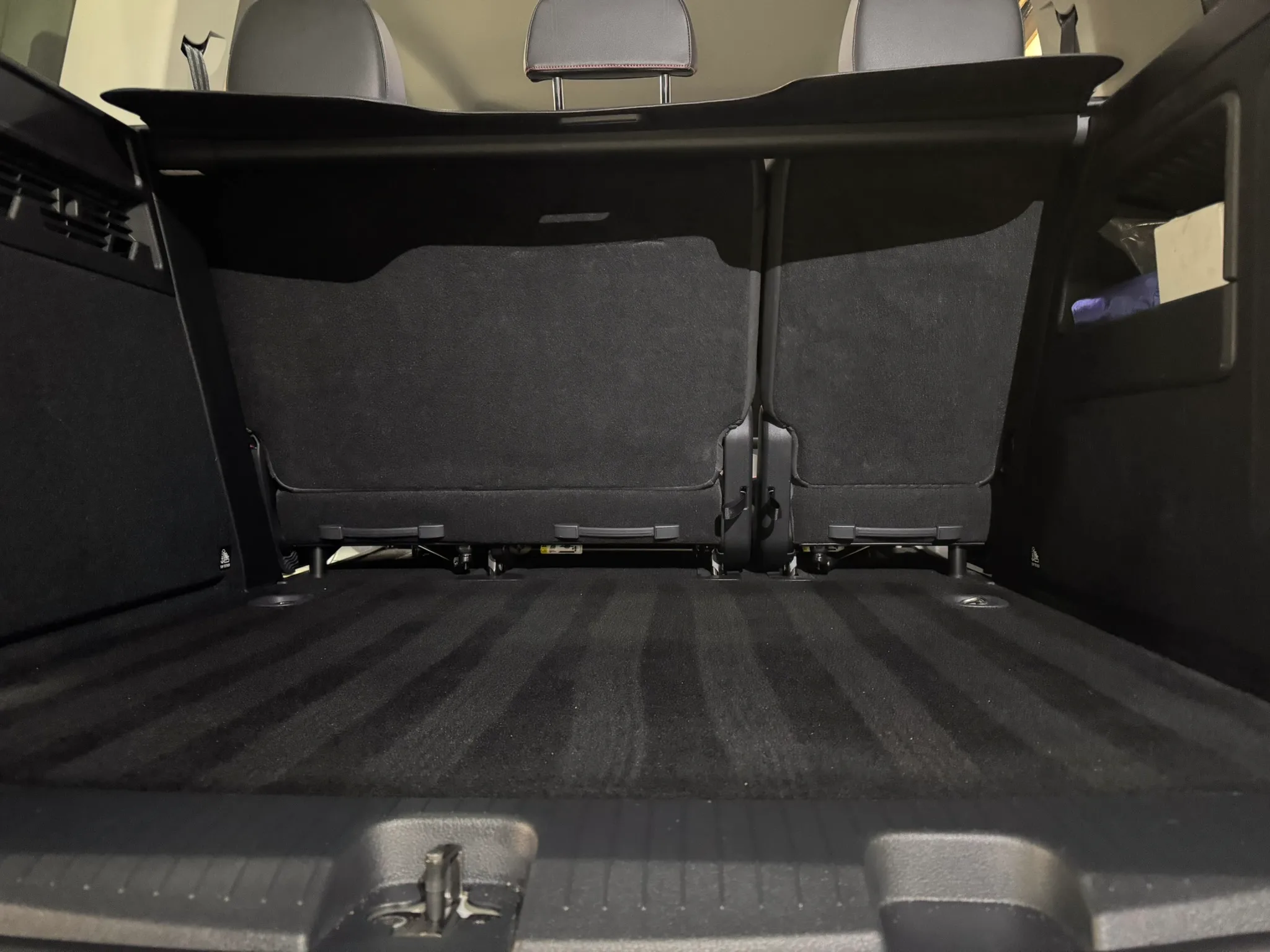 Innenraum-Reinigung Ford Tourneo Kofferraum nachher