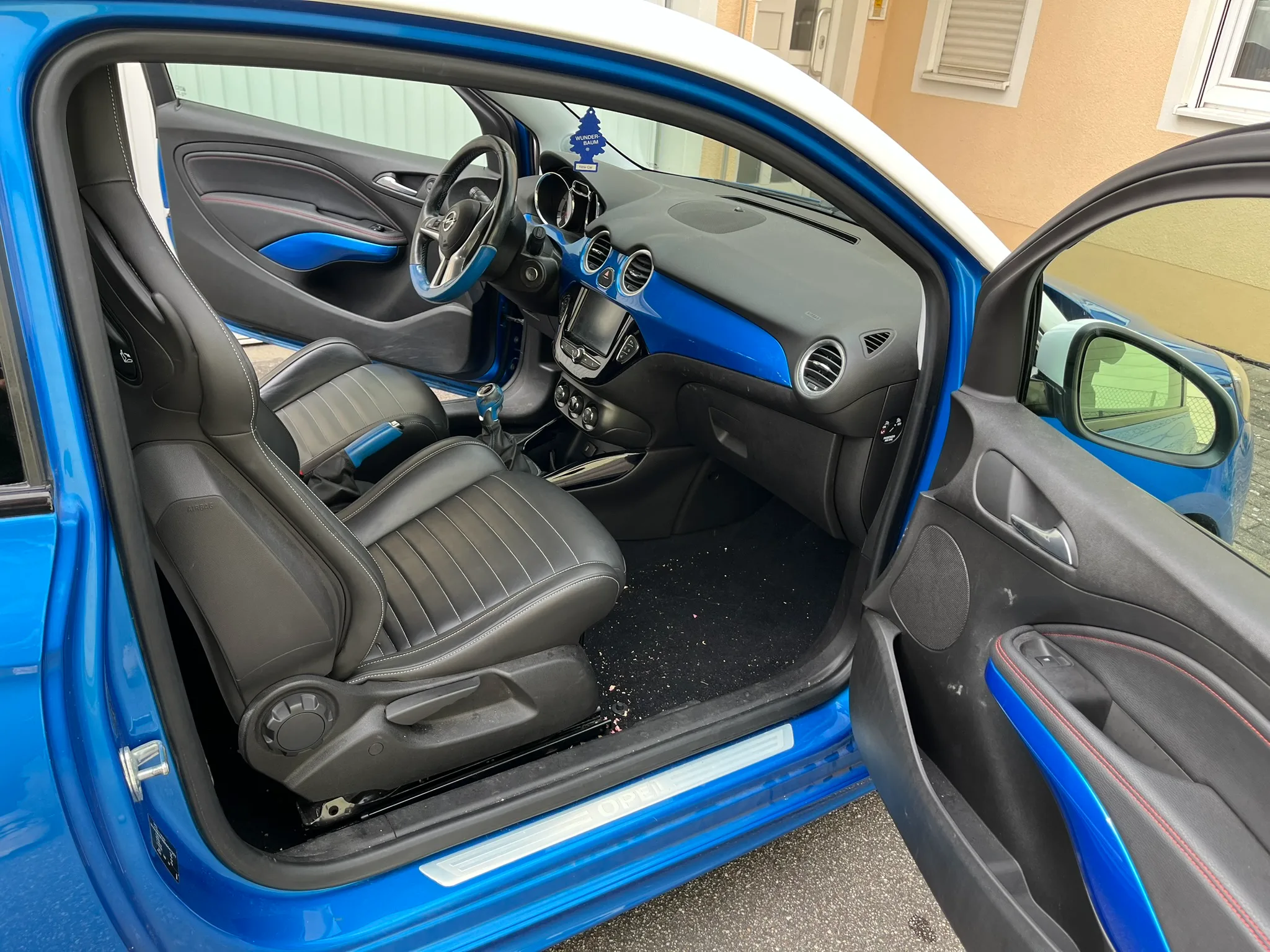 Innenreinigung in Regensburg Opel vorher